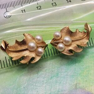 Crown Trifari Gold Leaf Pearl Earrings Vintage Clip Ons